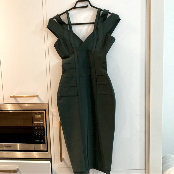 💃🏽HOST PICK💃🏽NWT House of CB ‘Mimi’ dress in Evergreen - Picture 3 of 8